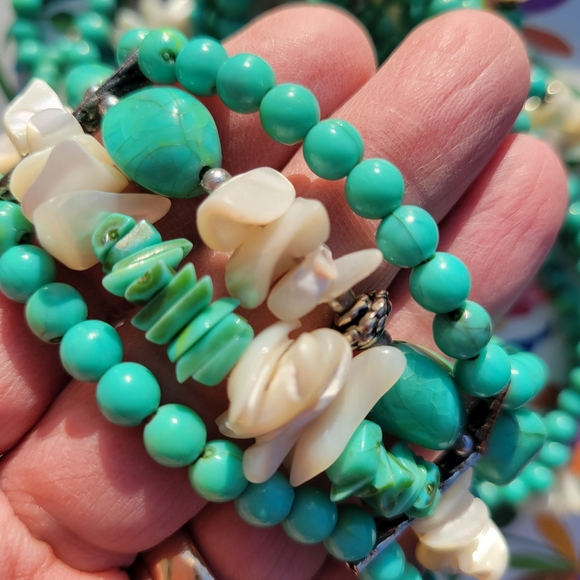 Beaded Necklace & Bracelet Set ~ Turquoise & Mother of Pearl (Faux?) ~ Pretty! - Picture 10 of 16